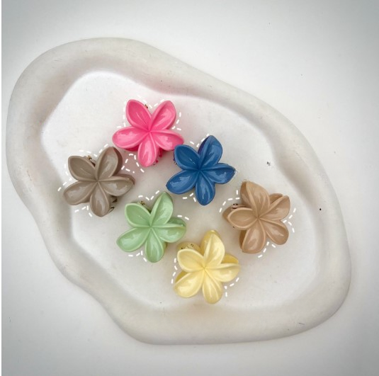Pastel 3D Glossy Flower Claw Clips β Set of 2 Elegant Hair Accessories