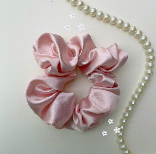 Single Scrunchie – Soft, Stretchy & Stylish Hair Tie