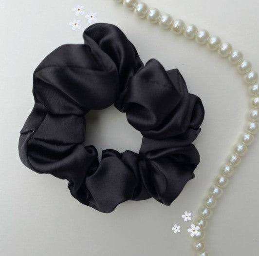 Single Scrunchie – Soft, Stretchy & Stylish Hair Tie