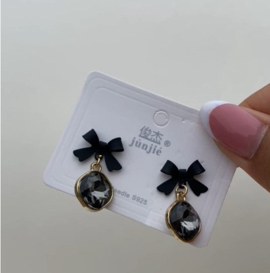 Bow Earring Studs ā Cute & Classic Minimalist Jewelry