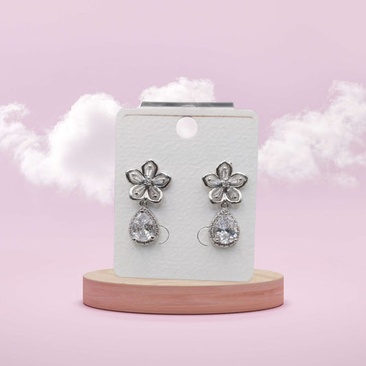 Silver Flower Earrings – Elegant Floral Design