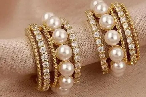 Elegant Pearl Stud Earrings ā Classic & Versatile