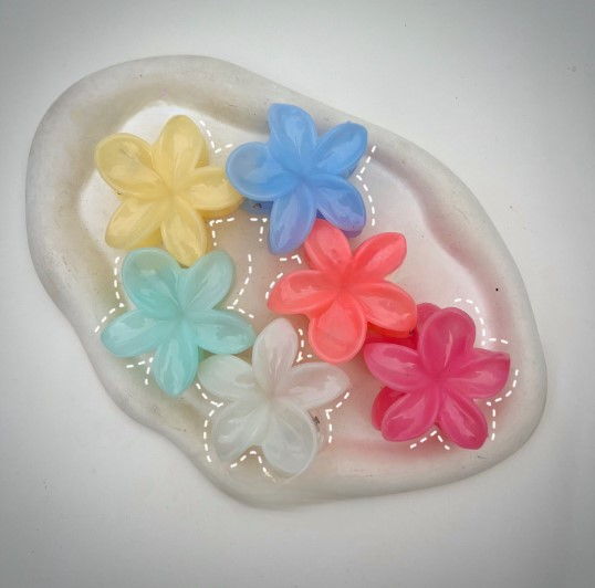 Medium Pastel Claw Clips ā Soft-Toned Everyday Hair Accessories