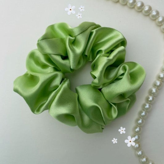 Single Scrunchie – Soft, Stretchy & Stylish Hair Tie