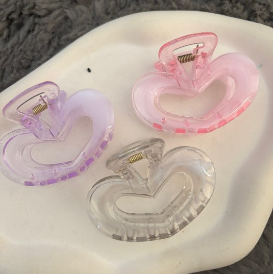 Heart Resin Claw Clip – 1 Piece Glossy & Playful Hair Accessory