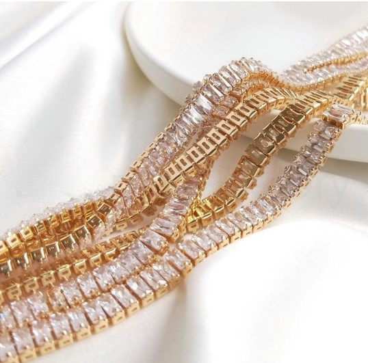 Gold Tennis Bracelet ā Classic & Elegant Crystal Accent Jewelry