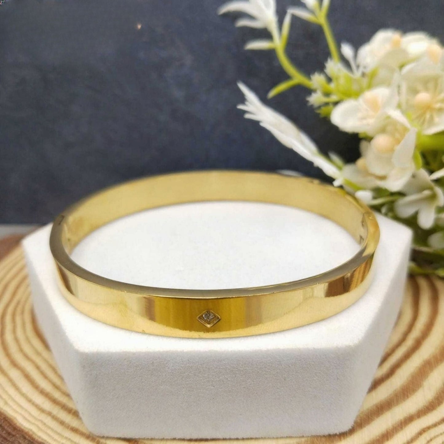 Single Stone Kada – Elegant Minimalist Bangle