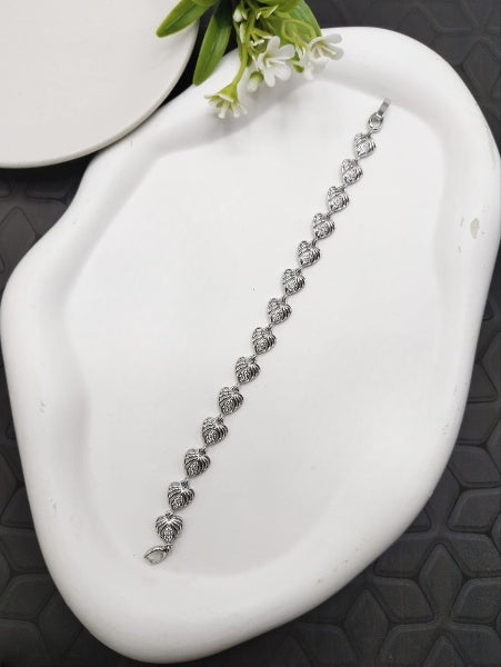 Silver Heart-Shaped Bracelet – Elegant Sterling Design
