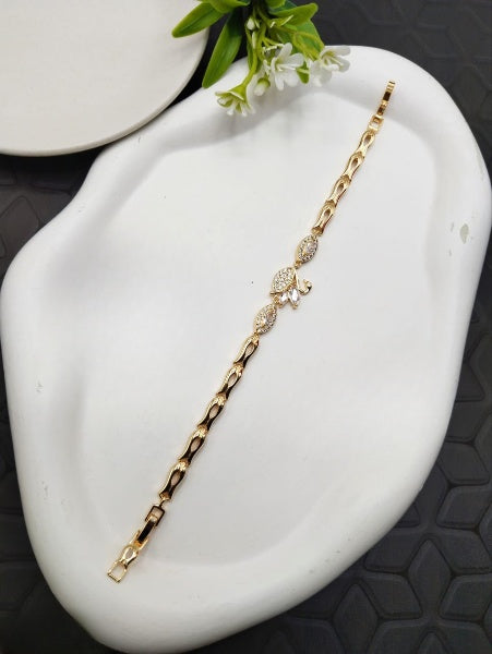 Peacock Design Bracelet – Elegant Gold-Plated Feather Motif