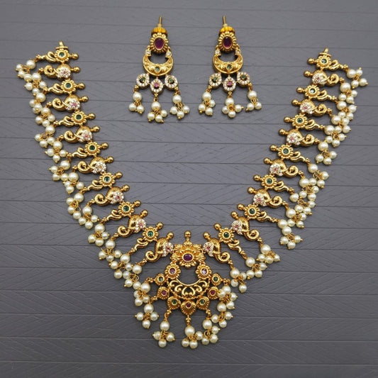 Traditional Shanka Design Necklace Set