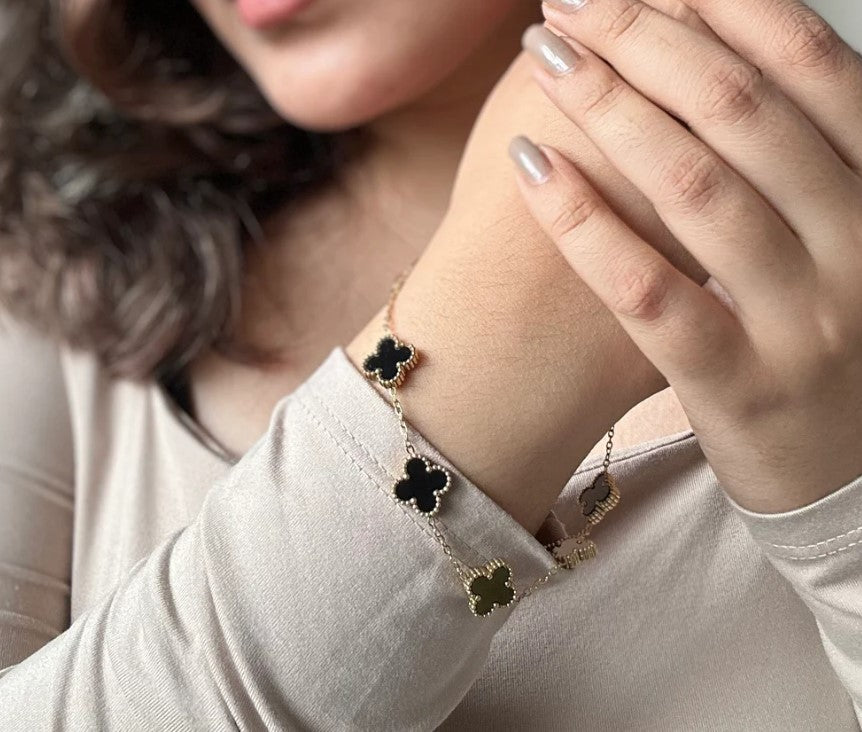 Anti-Tarnish Van Cleef Style Bracelet ā Single Elegant Piece