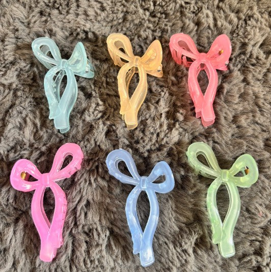 Medium Bow Claw Clip – Elegant & Playful Hair Accessory