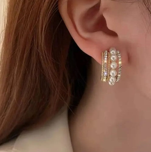 Elegant Pearl Stud Earrings – Classic & Versatile