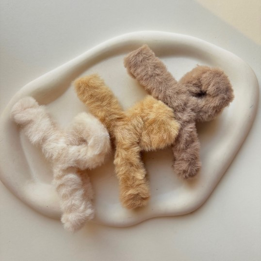 Soft Fur Claw Clip – Single Piece, Fluffy Bow & Tassel Accent