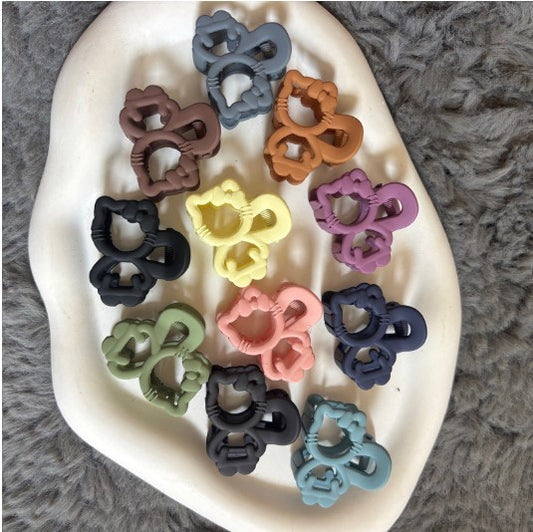 Kitty Claw Clip – Small Matte Finish Hair Accessory (1 Piece)