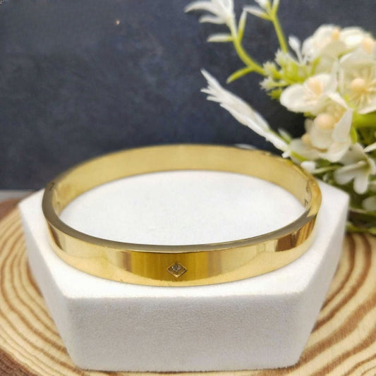 Single Stone Kada – Elegant Minimalist Bangle