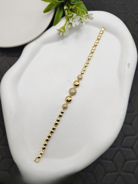 Minimal Round Stone Bracelet – Elegant Gold-Plated Design