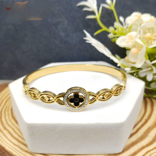 Twist Luxe Kada – Elegant Gold-Plated Open Cuff Bangle