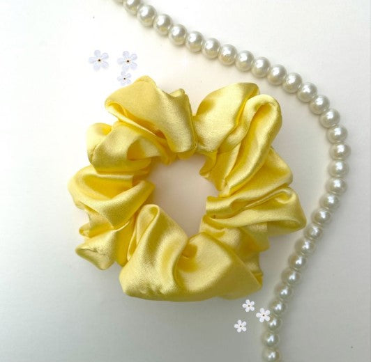 Single Scrunchie – Soft, Stretchy & Stylish Hair Tie