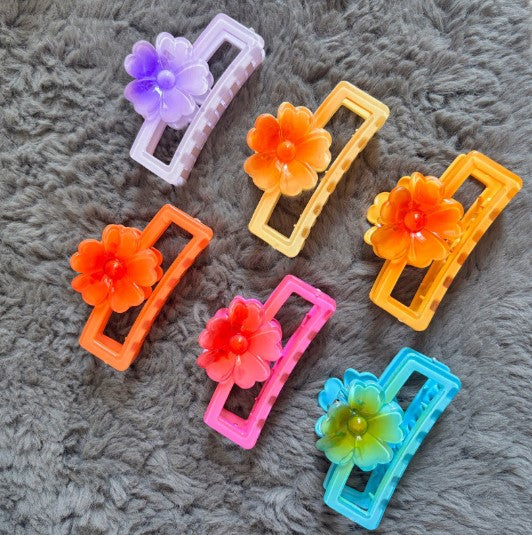 Small Square Flower Claw Clip – Stylish Floral Hair Accessory